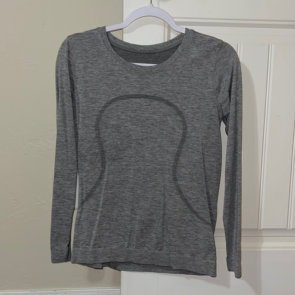 Lulu women’s long sleeve. Grey